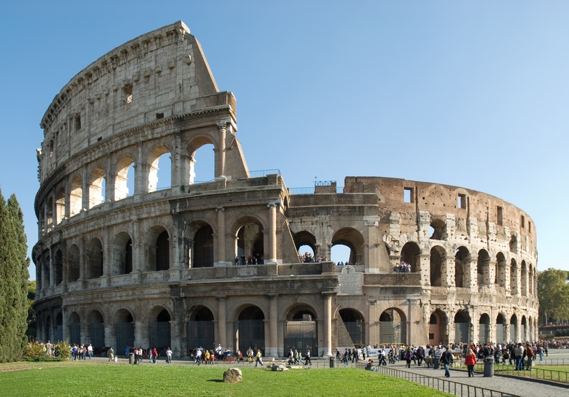 Колизеумът е една от най-популярните забележителности в Рим.