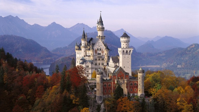autumn-neuschwanstein-castle-germany
